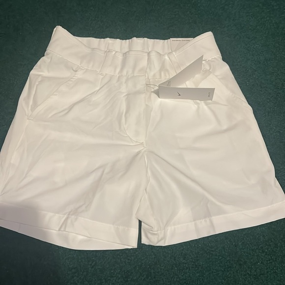Nike Dri-FIT Victory
Women's 5" Golf Shorts NWT - Picture 2 of 11